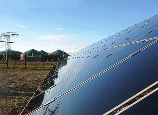 Bild: B5 Solar by Havelland- Wind GmbH errichtete im Havelland derzeit größte PV- Freiflächenanlage.