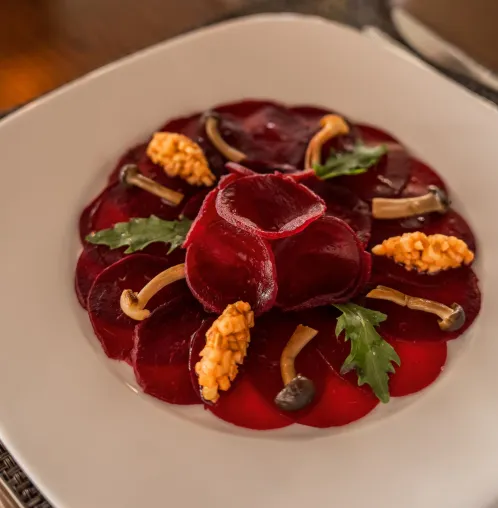Salat kann jeder: Das Flames Grillrestaurant im Nova Maldives punktet neu mit „rauchigen“ veganen Gerichten Bild: Salat kann jeder: Das Flames Grillrestaurant im Nova Maldives punktet neu mit „rauchigen“ veganen Gerichten