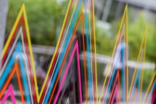 Bild: designer outlets Wolfsburg feiern Eröffnung des Tape Art Projekts „brilliant“