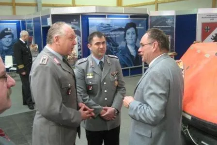 Bild: Sachsen-Anhalts Verkehrminister Karl-Heinz Daehre eröffnet 10. Magdeboot