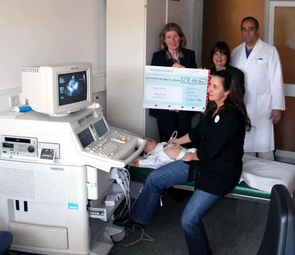 Bild: Modernste Ultraschalldiagnostik für das Olgahospital: GEZE überreicht eine weitere 100.000 Euro-Spende