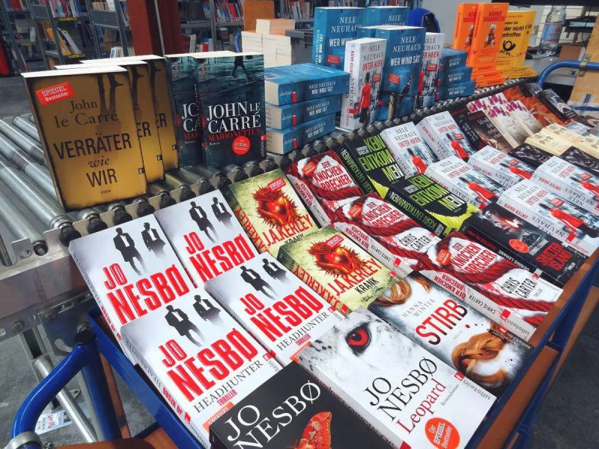 Taschenbücher satt bei Arvelle