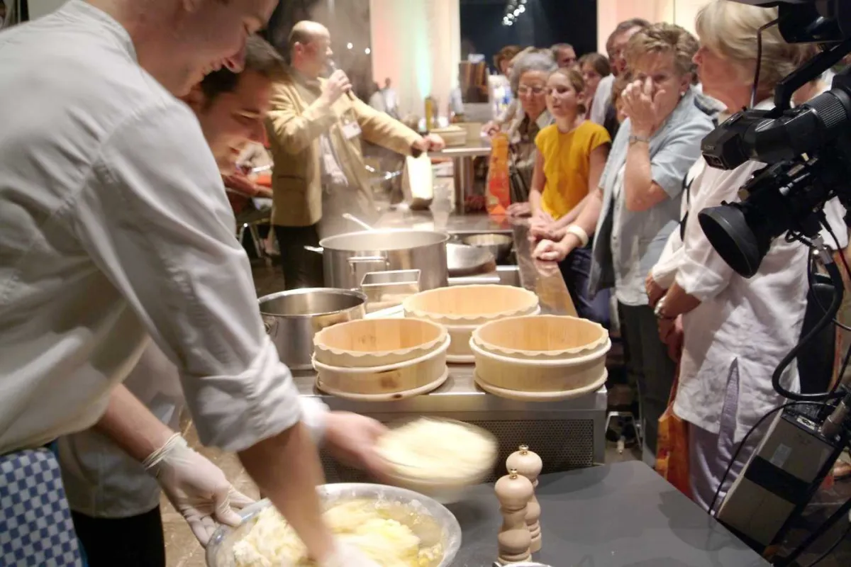 Die „Genuss am See 2005“ – ein kulinarisches Festival für Genussmenschen im Festspielhaus Bregenz. Foto: Christian Grass