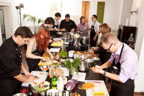 Bild: Die TCM sagt Kopfschmerz, Migräne, Sodbrennen, Verdauungsproblemen ... den Kampf an