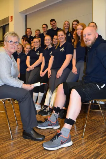 Bild: Venencheck für das Tanzcorps der Kniebachschiffer