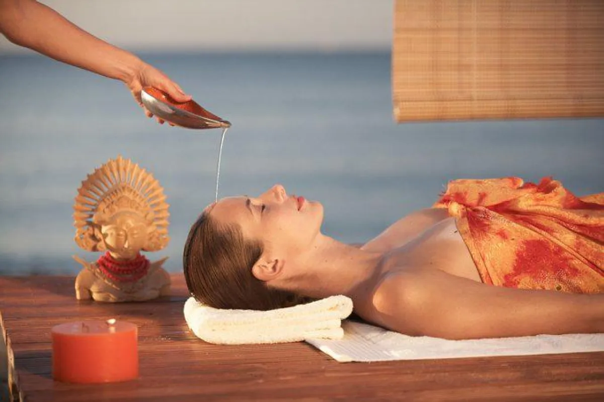 Shirodhara: Der ayurvedische Klassiker