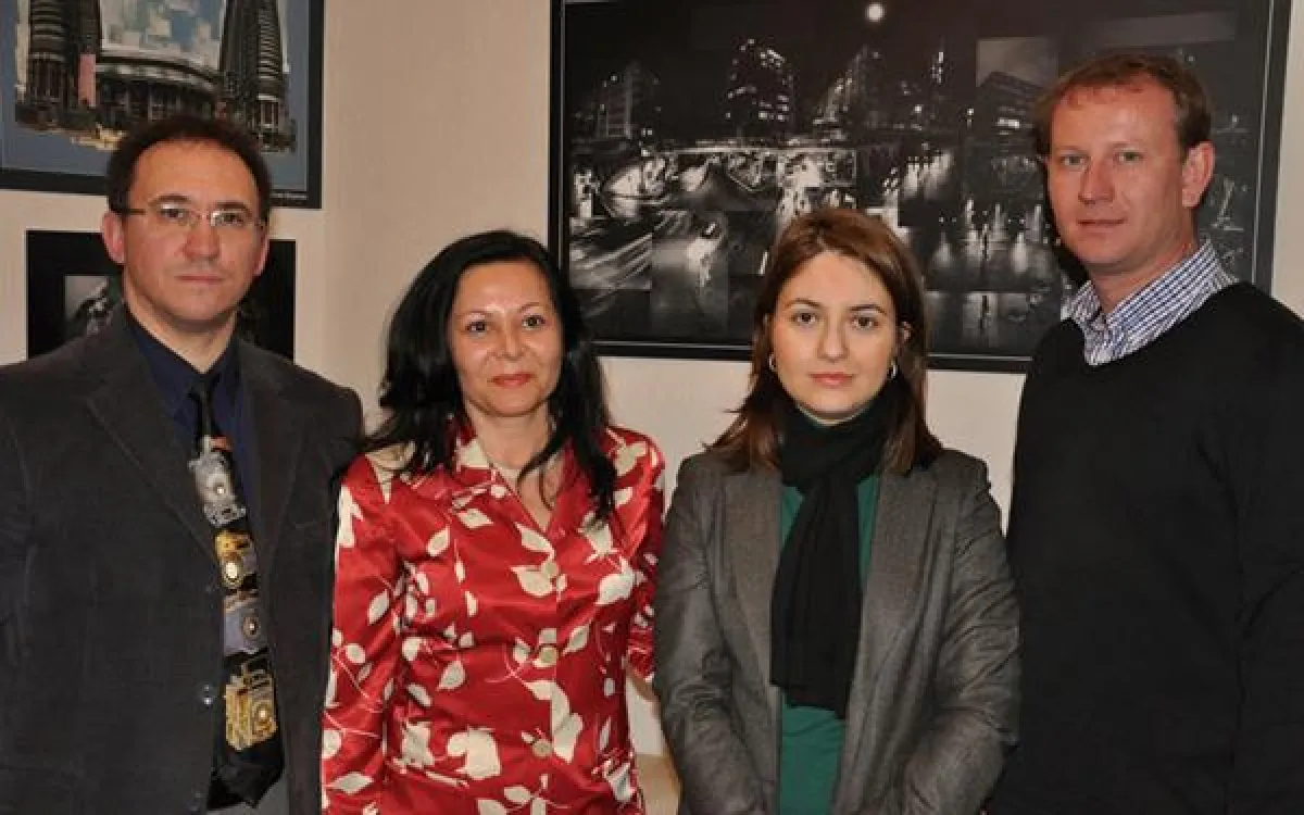 Cengiz Engin (Composite Photography Ateliers) und Sebnem Basimi Holzer (Bashimi Art House Galerie) gemeinsam mit Pinar Yapici (Vizekonsulin der türkischen Botschaft) und Gernot Himmelfreundpointner (G