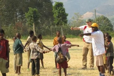 Bild: Jambo Bukoba hat die ersten 60 Sportlehrer in Bukoba (Tansania) ausgebildet