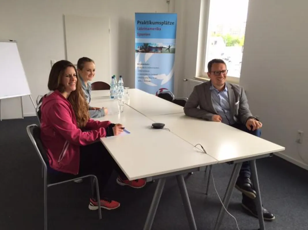 Videokonferenz mit unserer spanischen Praktikantin Elena und unserer Azubine Katharina