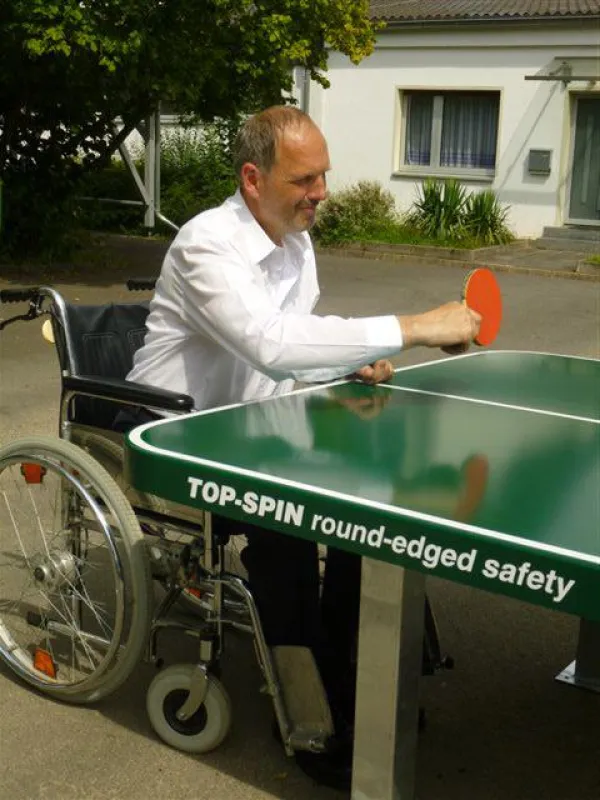 Viel Beinfreiheit für Rollstuhlfahrerinnen und -fahrer