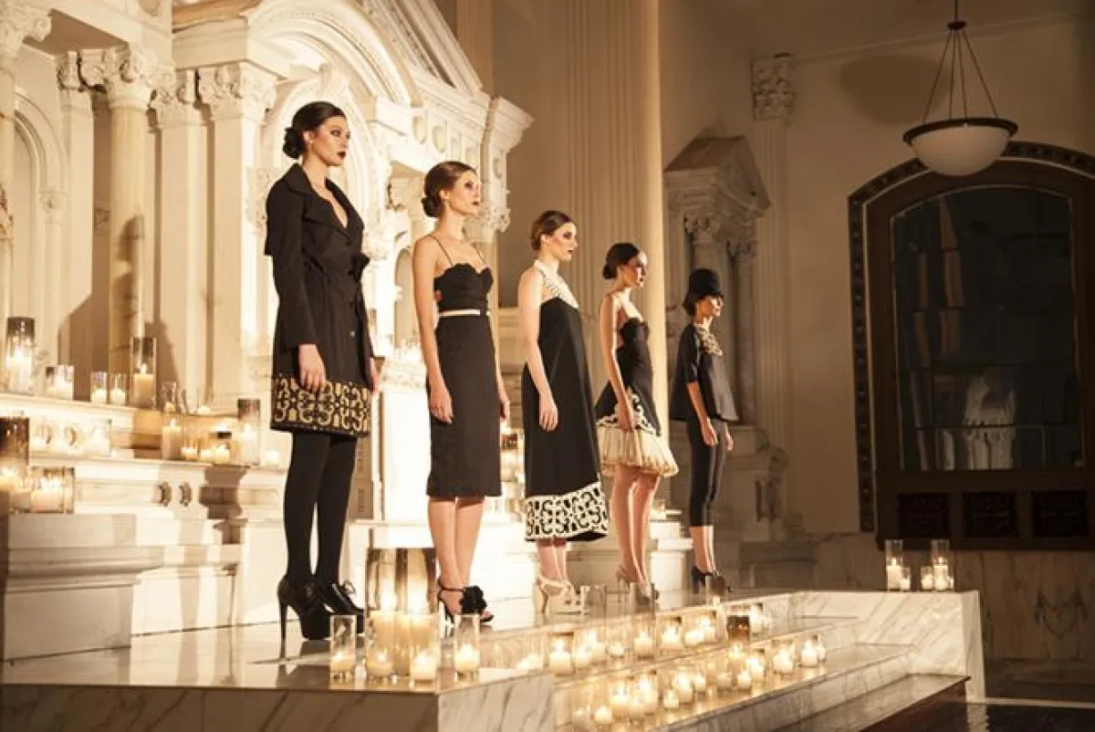 Macht nicht nur Autos schic: Alcantara ist ein gutes Material für Mode.