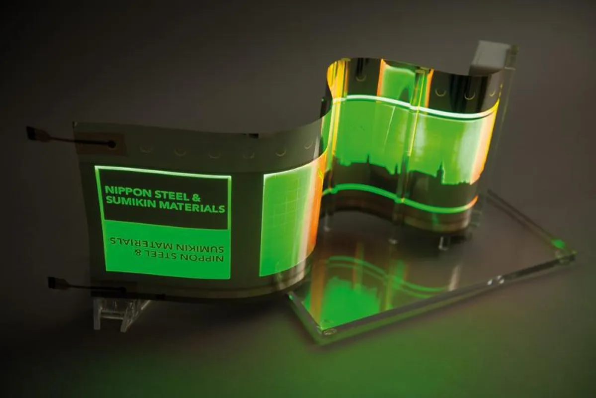 OLED on stainless steel (© Fraunhofer FEP, Picture in printable resolution: www.fep.fraunhofer.de/press)