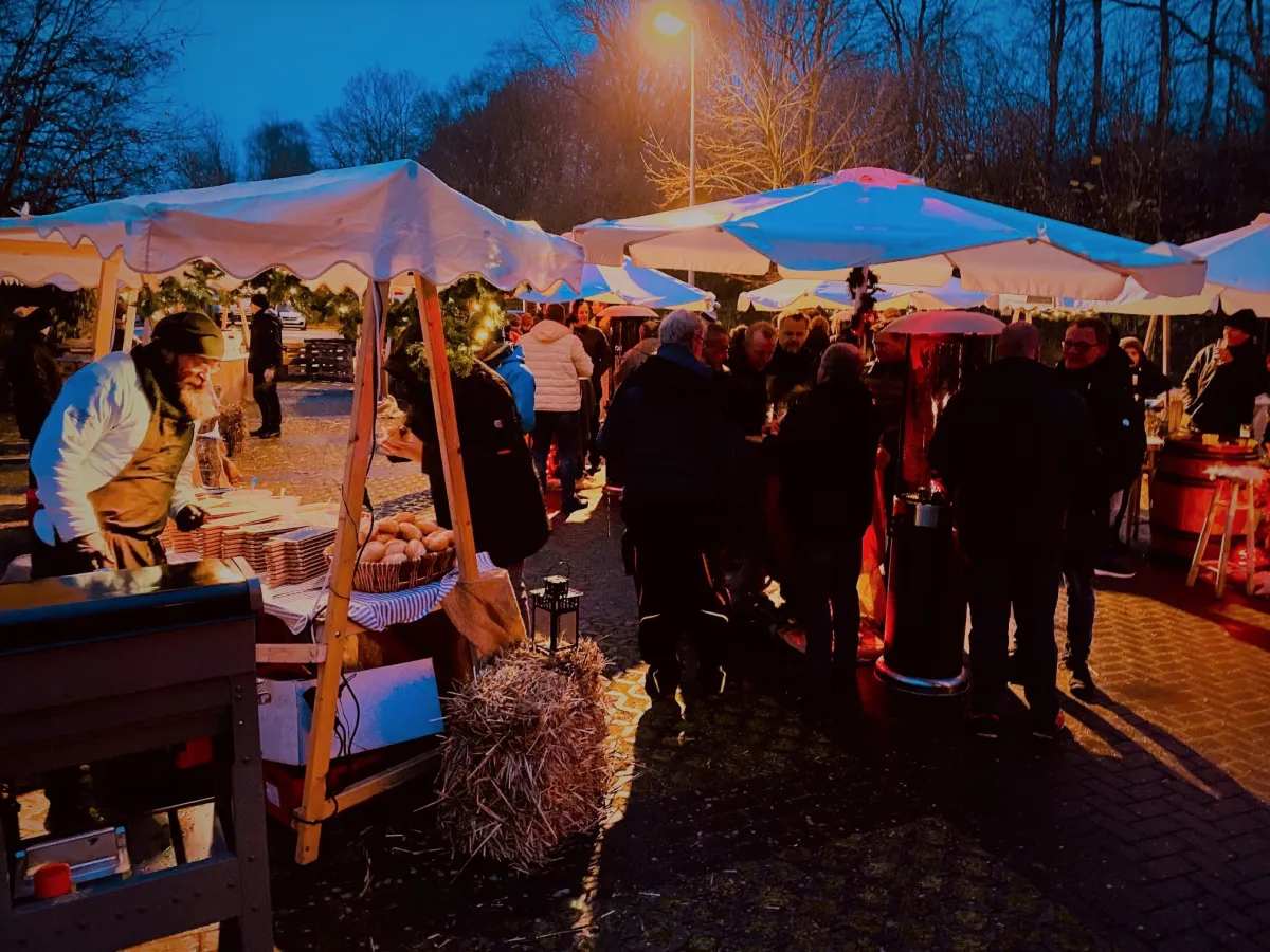 mobiler Weihnachtsmarkt für Firmenevents (© event all in)