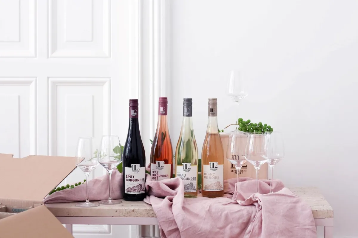 Das DIY-Weinprobenset und die geführte Weinprobe, die Bildrechte liegen bei Elfhundertzwölf.