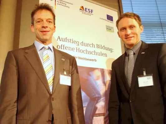 Bundesbildungsministerium prämiert ideenreiches Weiterbildungskonzept der Hochschule Harz Bild: Bundesbildungsministerium prämiert ideenreiches Weiterbildungskonzept der Hochschule Harz