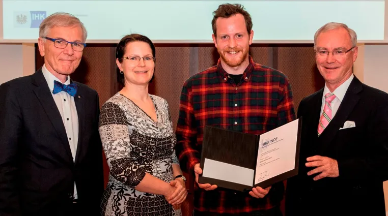 Bild: Forschung zur AR-Brille: Informatiker Tobias Rohrer erhält Hans-Messer-Preis 2018 der IHK Frankfurt
