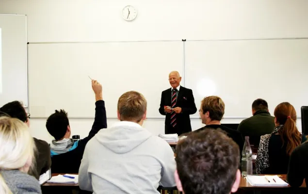 Bild: Rheinische Fachhochschule Köln informiert über das berufsbegleitende MBA-Studium