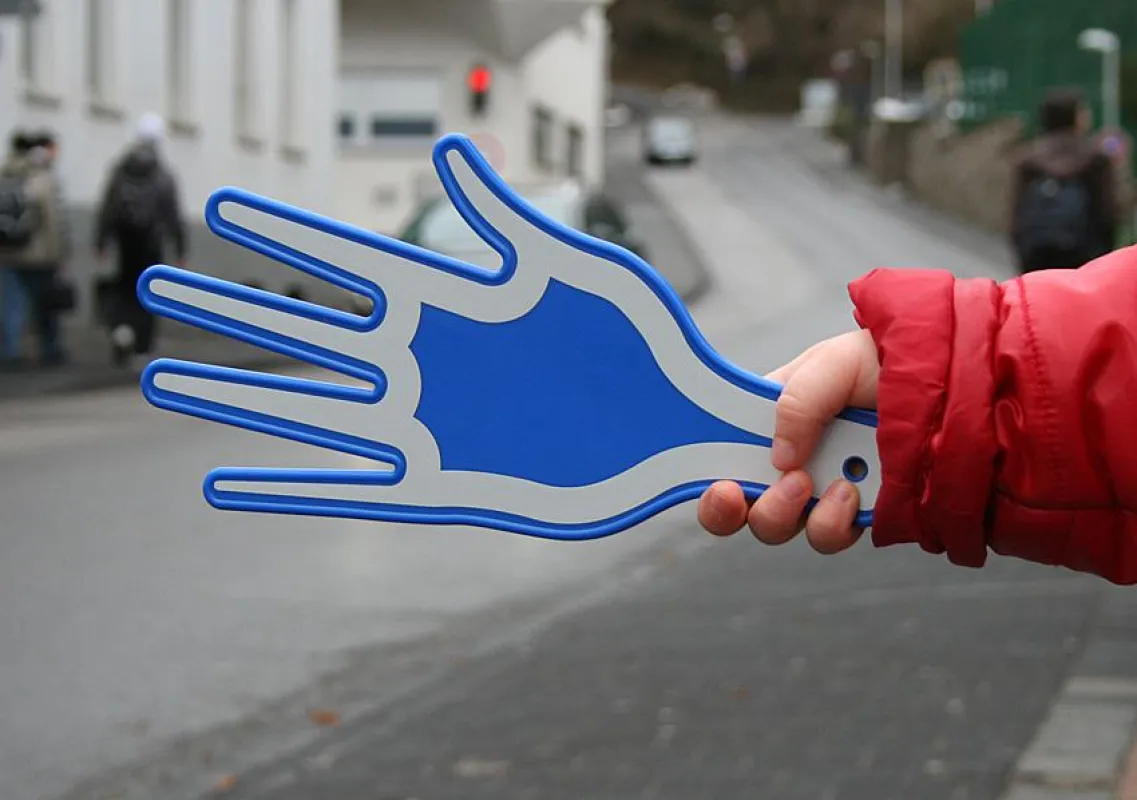 Kinder testeten AFK-Winkehand in der Praxis