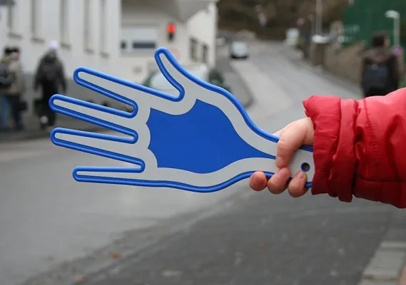 Bild: Kleine Experten testen neue Kunststoff-Idee von AFK