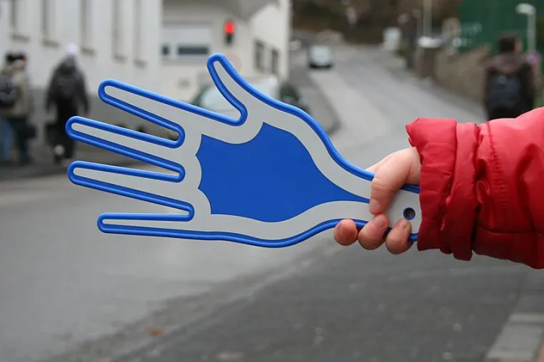 Bild: Kleine Experten testen neue Kunststoff-Idee von AFK