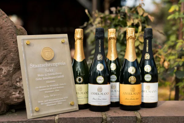 Bild: Gold im Glas - Erster Staatsehrenpreis Sekt ging an Anselmann