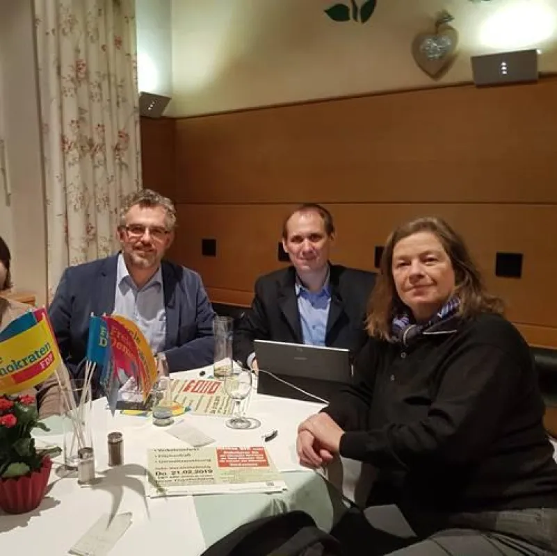 Die FDP Haar ist online. V. r.: Stv. OV Dr. G. Berg, OV Dr. P. Siemsen, Schriftführer Ch. Franz