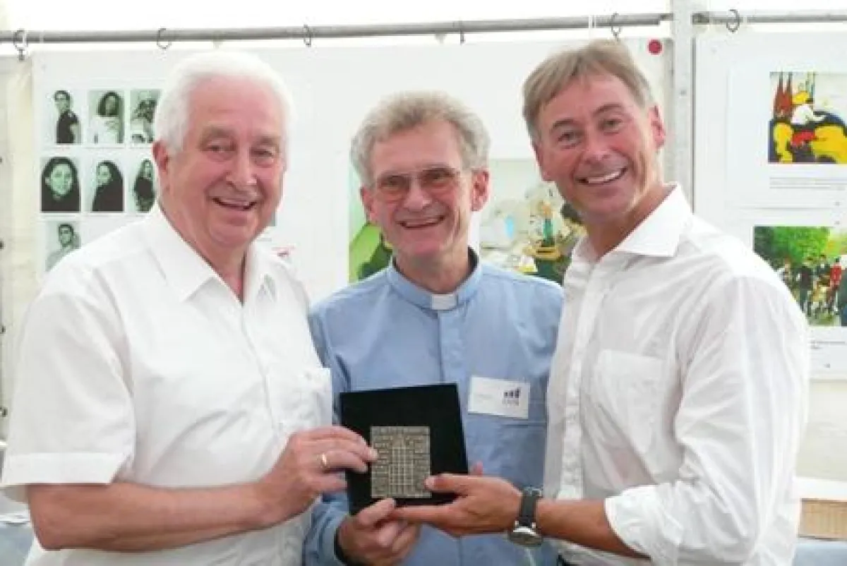 Bürgermeister Josef Müller, Pfarrer Franz Meurer und OVB-Vorstand Jürgen Kotulla