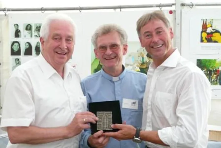 Bild: Ein Vierteljahrhundert OVB-Hilfswerk „Menschen in Not e.V.“