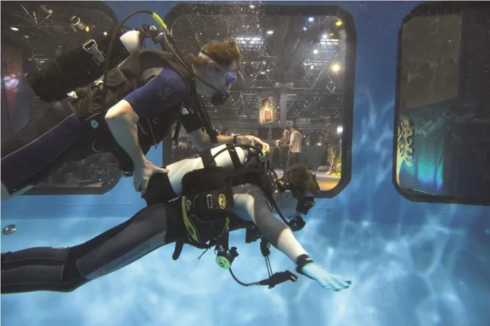 Bild: Schnupper-Tauchen für Menschen mit und ohne Behinderung auf der Tourismus- & Freizeitmesse in Rheinberg