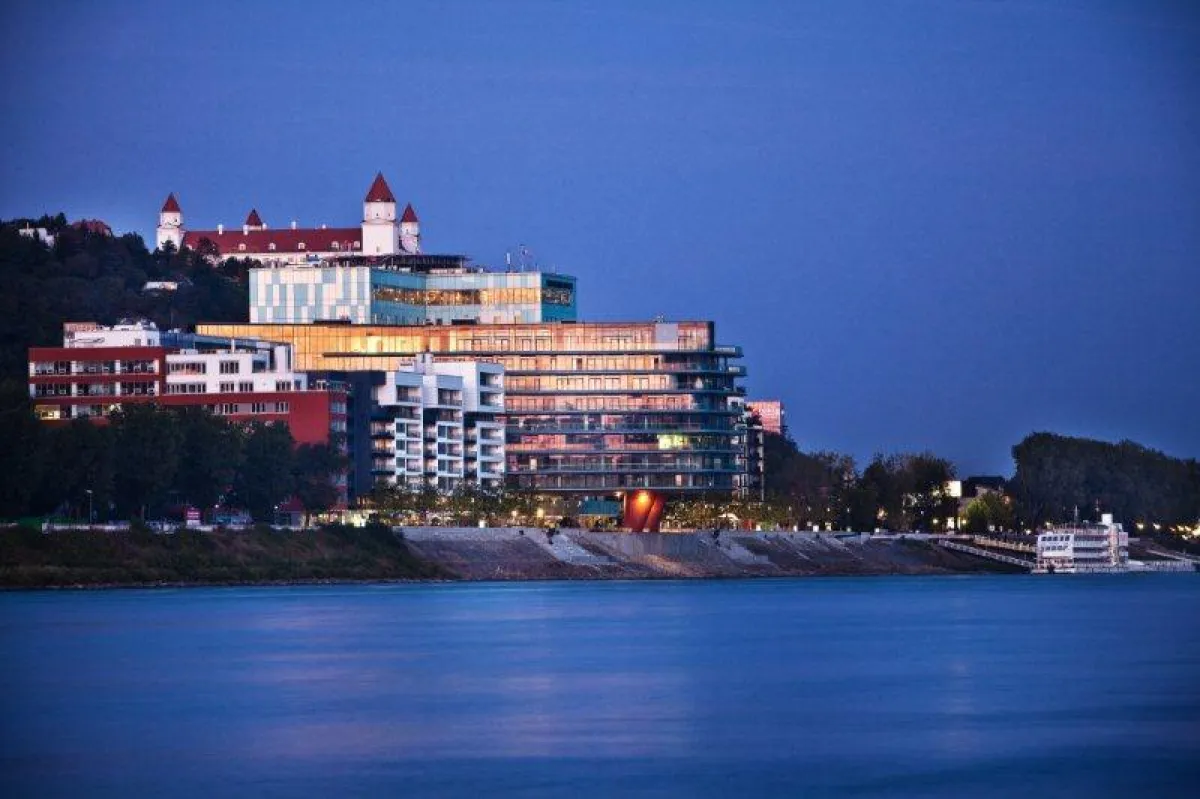 Kempinski Hotel River Park