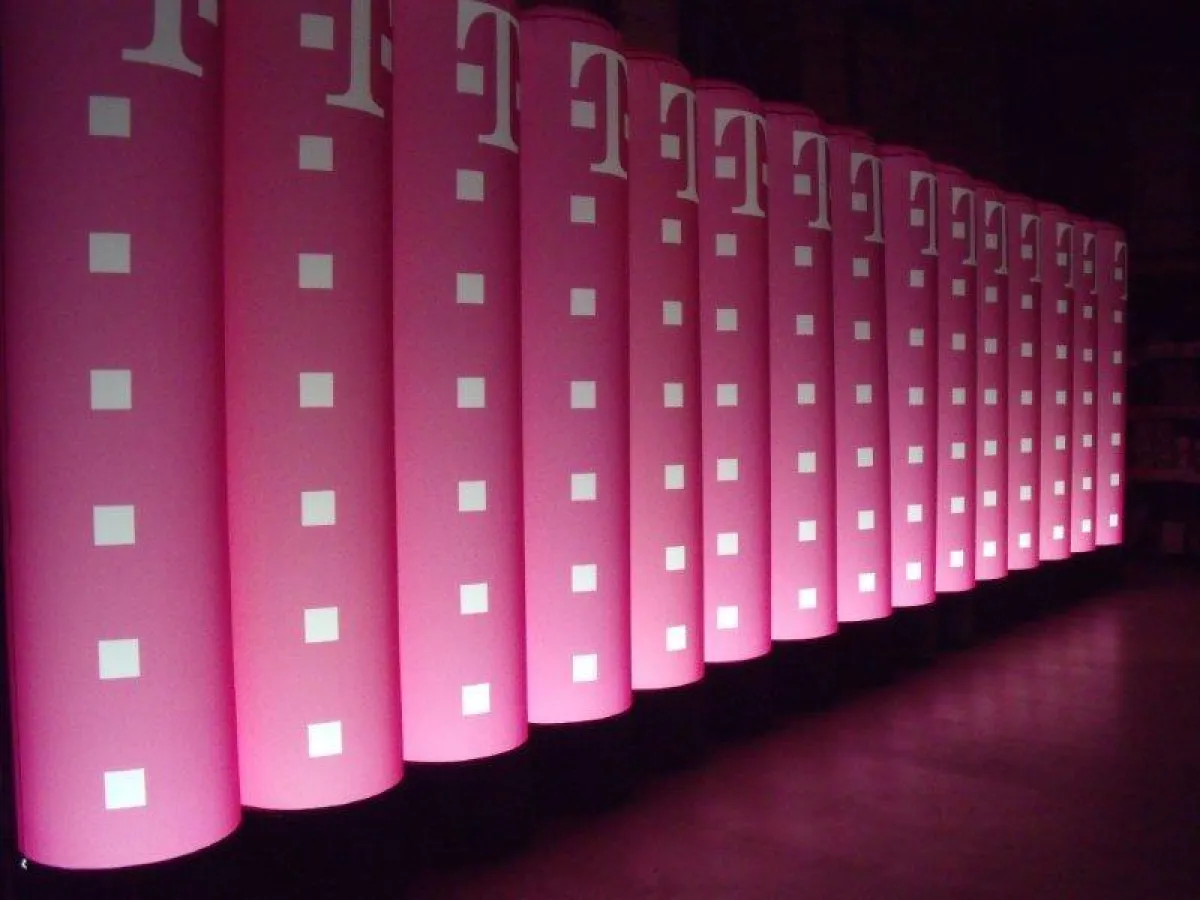 Leuchtsäulen Werbesäulen für die Deutsche Telekom