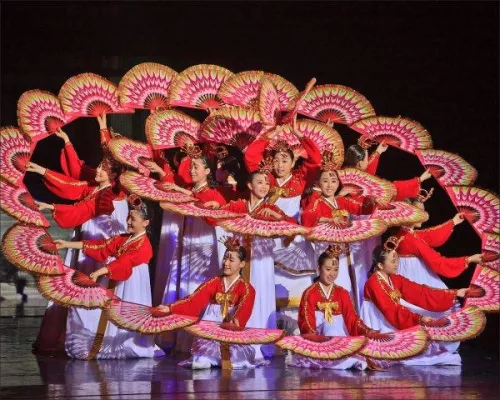 Bild: Korea sagt Danke! Das koreanische Kinder-Folklore-Ensemble The Little Angels am 17. Mai im Berliner Tempodrom