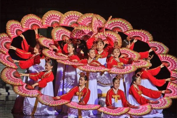 Korea sagt Danke! Das koreanische Kinder-Folklore-Ensemble The Little Angels am 17. Mai im Berliner Tempodrom Bild: Korea sagt Danke! Das koreanische Kinder-Folklore-Ensemble The Little Angels am 17. Mai im Berliner Tempodrom