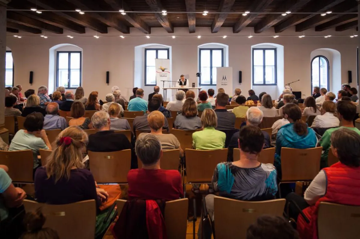 Tom Quass liest im Historischen Ratssaal beim Meißener Literaturfest