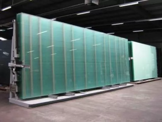Bild: SAINT-GOBAIN GLASS Deutschland produziert erstmalig Glas in den Abmessungen 930 x 321 cm