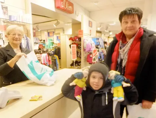 Säcker voller Wallenhorster beim verkaufsoffenen Sonntag am 03. Februar 2013 Bild: Säcker voller Wallenhorster beim verkaufsoffenen Sonntag am 03. Februar 2013