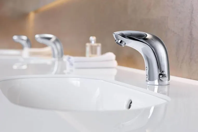 Vorteile berührungsloser Armaturen im öffentlichen Bereich: Hygienisch, wirtschaftlich und komfortabel Bild: Vorteile berührungsloser Armaturen im öffentlichen Bereich: Hygienisch, wirtschaftlich und komfortabel