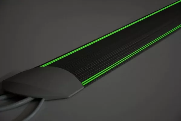 Bild: Nachleuchtende Kabelbrücken verhindern Stolperfallen