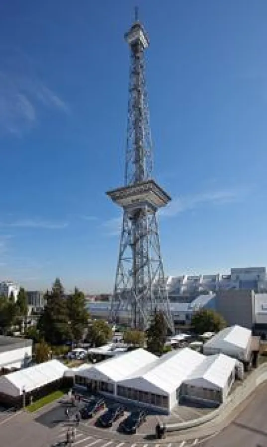 Präsentation in Berlin: Anlässlich der IFA stellte Harman International in einer Losberger Zeltlandschaft aus.