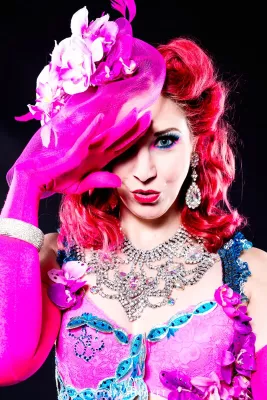 Bild: Burlesque-Star Eve Champagne mischt den Kiez auf!