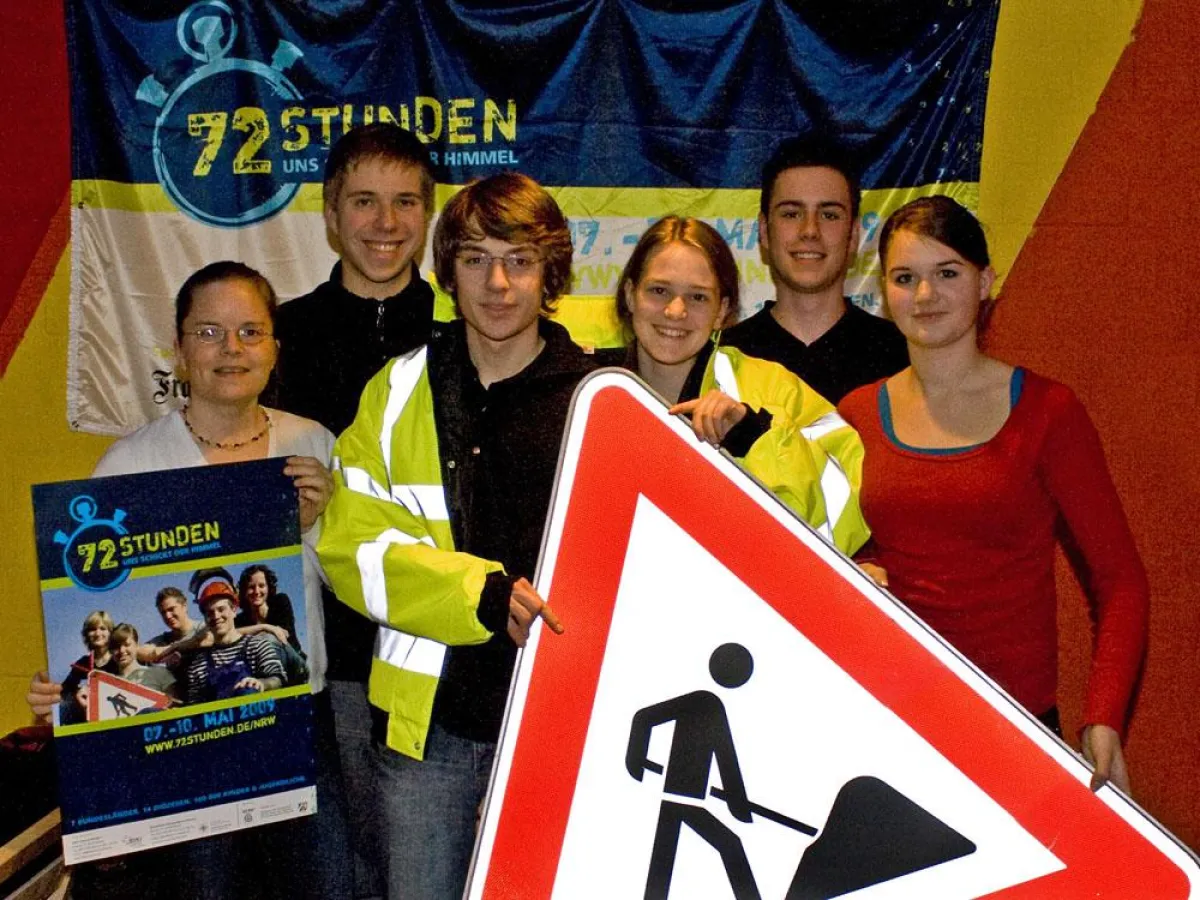 Gut gerüstet und voller Tatendrang blicken die Vertreter der beteiligten Sendener Jugendgruppen dem Start der Aktion entgegen.  Fotograf: Andreas Krüskemper / Tschjornii Productions. Das Foto kann mit