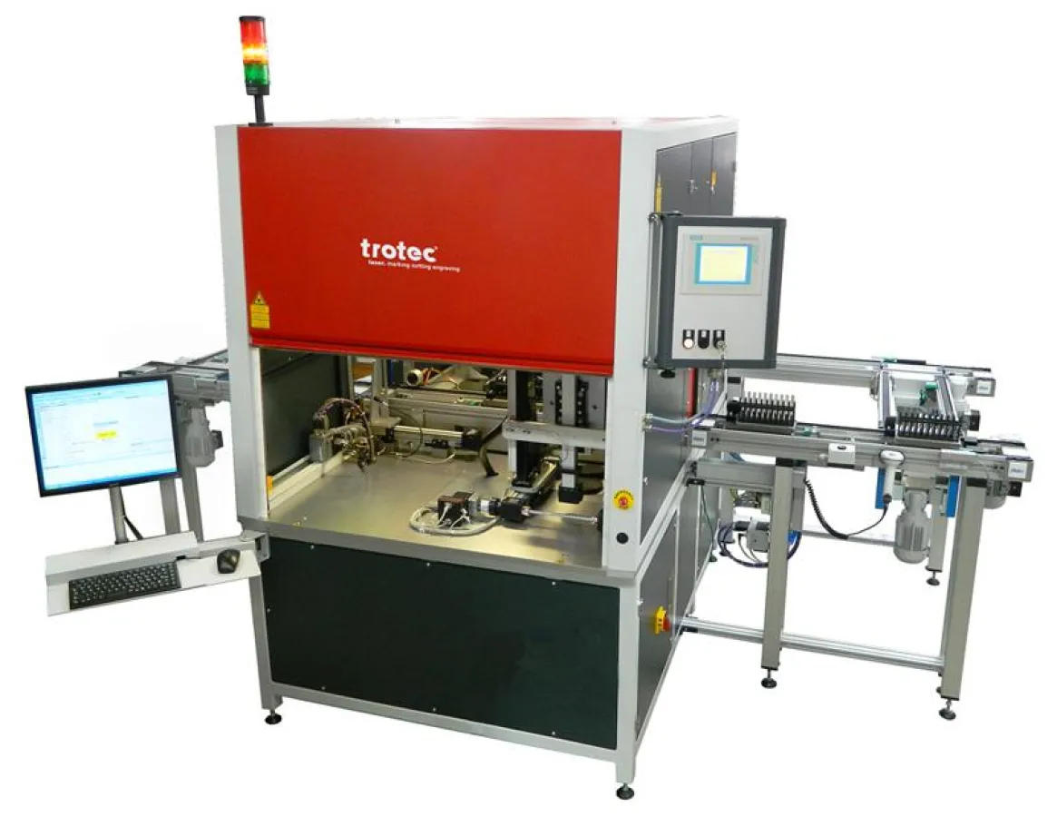 Automatisierte Laser-Markieranlage zur Beschriftung von medizinischem Besteck