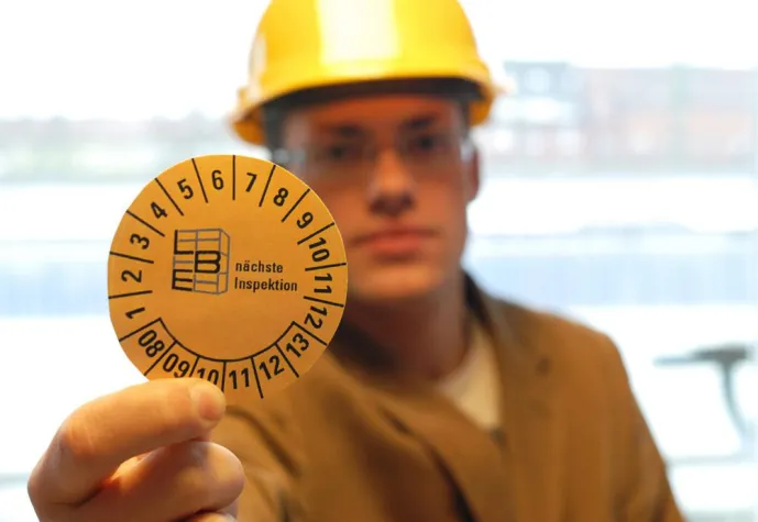 Bild: SCHULTE Lagertechnik bietet Regalinspektion als externe Dienstleistung