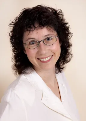 Bild: Junior-Studenten der KinderHochschule erfahren, warum Zähne wehtun können und was hinter dem Zahnteufel steckt