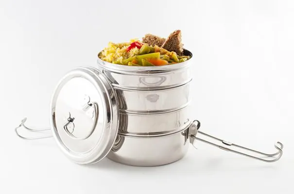 Bild: Umweltfreundlicher Kantinengenuss - Das Tiffin Projekt kooperiert mit Kantinenlieferservice Kulinado