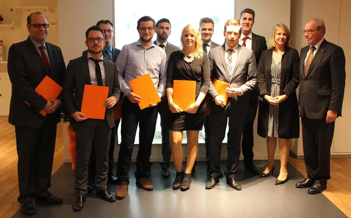 Absolventen des berufsbegleitenden Bachelor-Studiengangs General Management