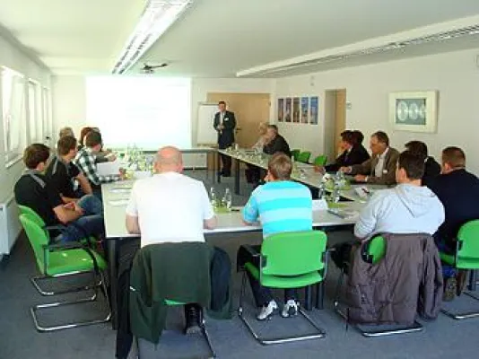 Bild: EnviroFALK Coach Seminar Glas-Industrie zum Thema Waschen und Reinigen
