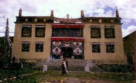 Bild: Schikanierung der Mönche des Klosters Rongpo in Tibet - Selbstmord eines älteren Mönches