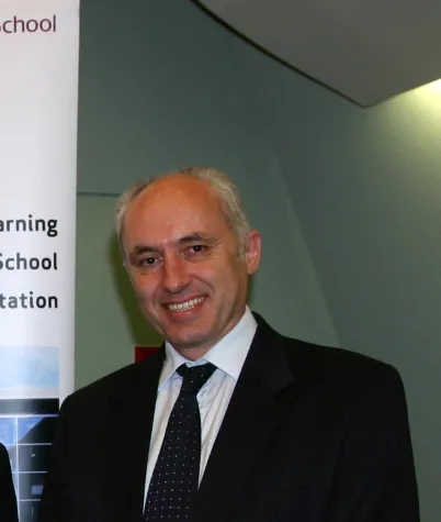 Bild: Open University Business School stellt ihre MBA-Programme vor und lädt zum Alumni-Kamingespräch ein