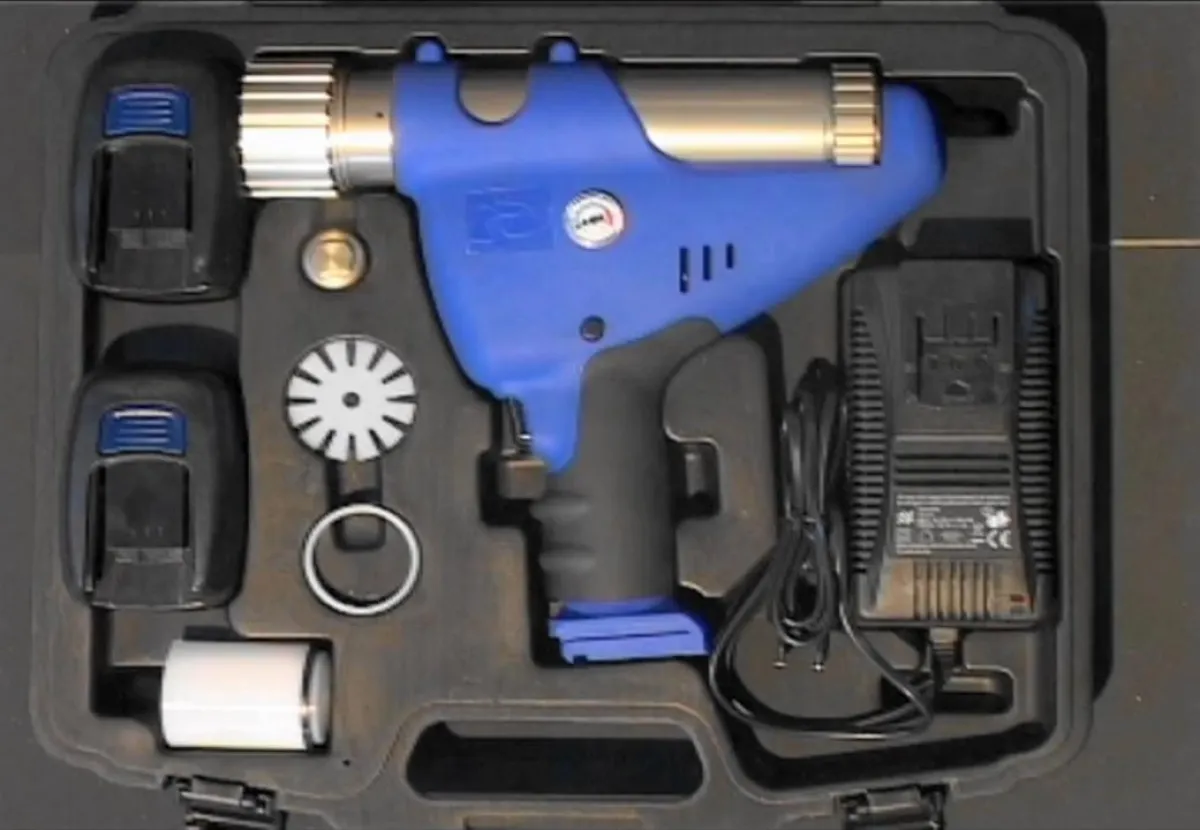 Akku-Kartuschenpistole